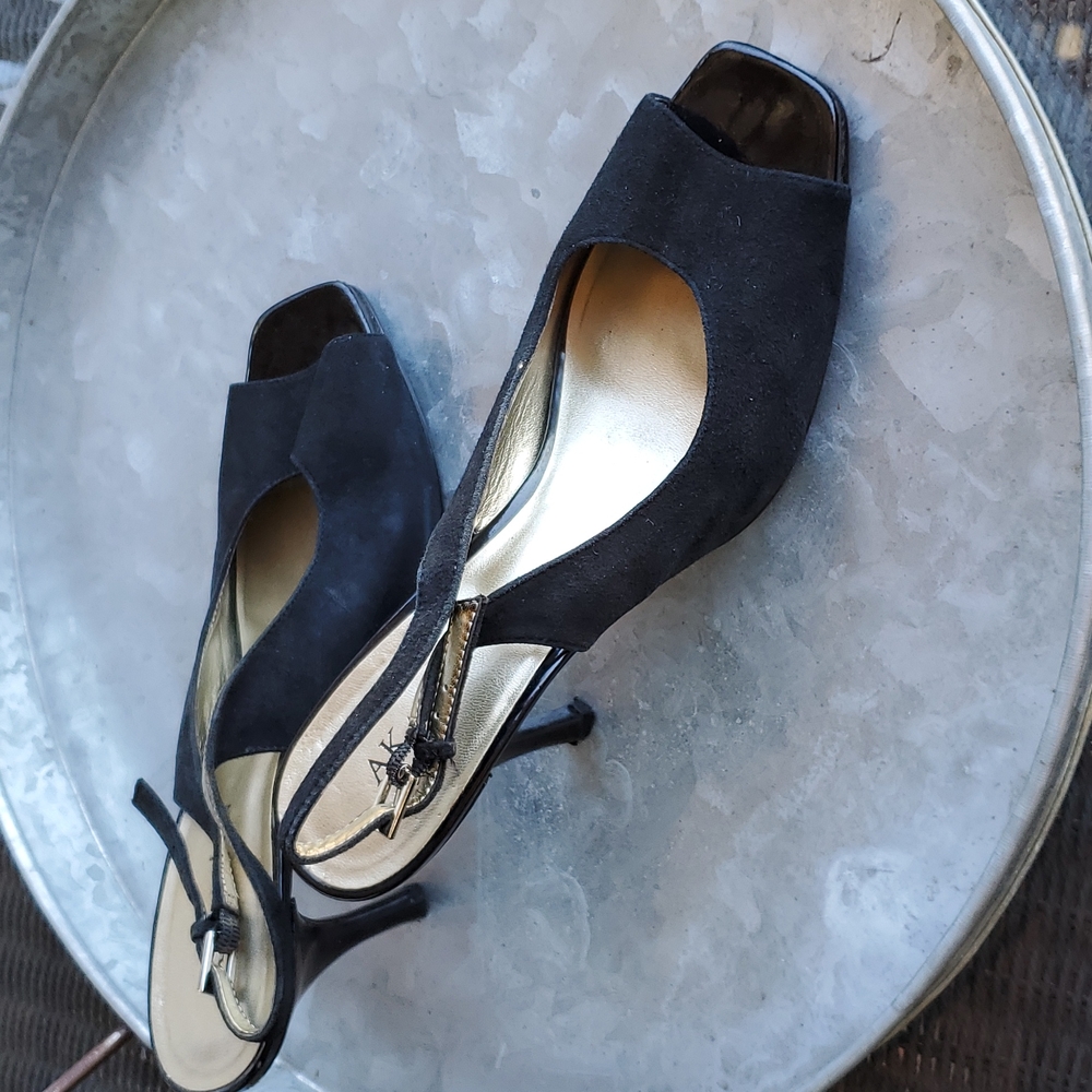 Anne Klein black heels size 9.5